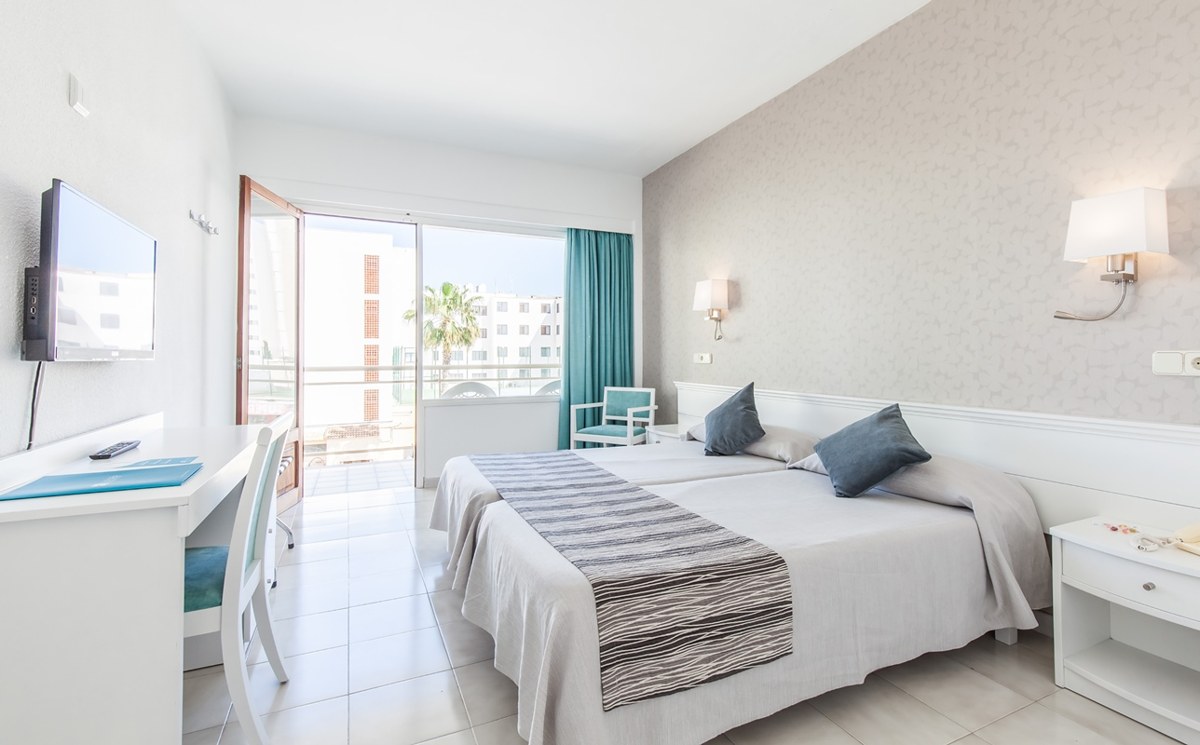 BLUE SEA CALA MILLOR photo 1