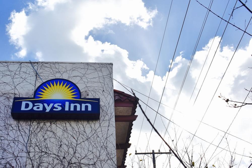 Days Inn by Wyndham Anaheim Near the Park photo 3