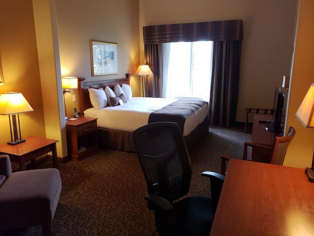 WINGATE BY WYNDHAM EDMONTON WEST photo 2
