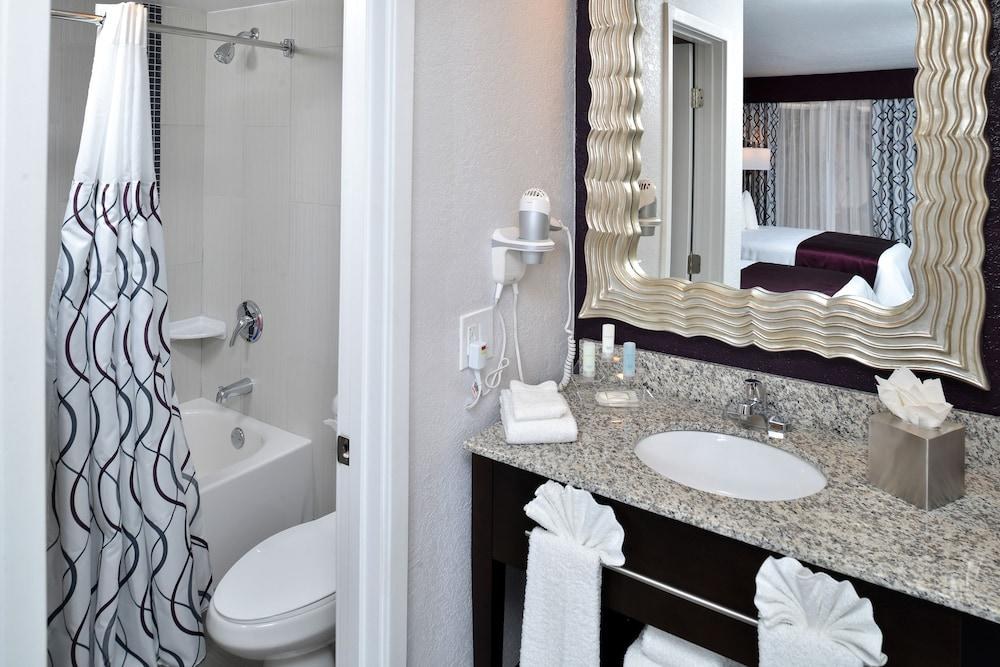 CLARION INN & SUITES ACROSS FROM UNIVERSAL ORLANDO photo 4