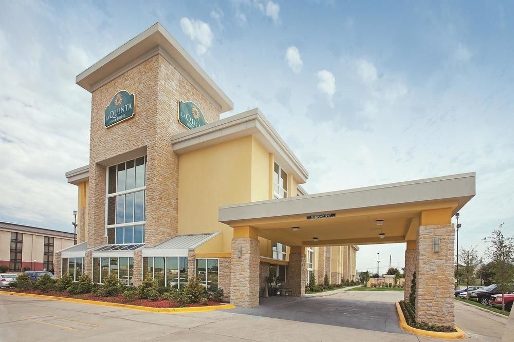 QUALITY INN & SUITES (DALLAS) photo 1