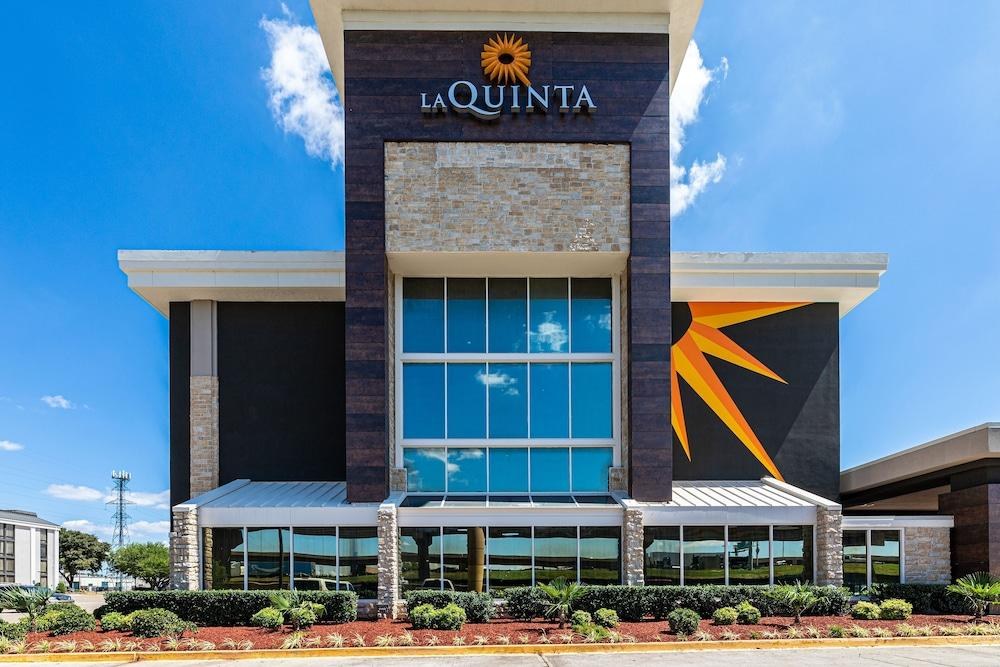 QUALITY INN & SUITES (DALLAS) photo 2