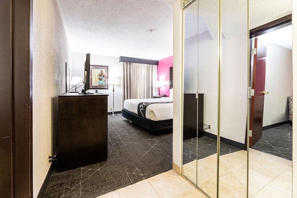 QUALITY INN & SUITES (DALLAS) photo 3