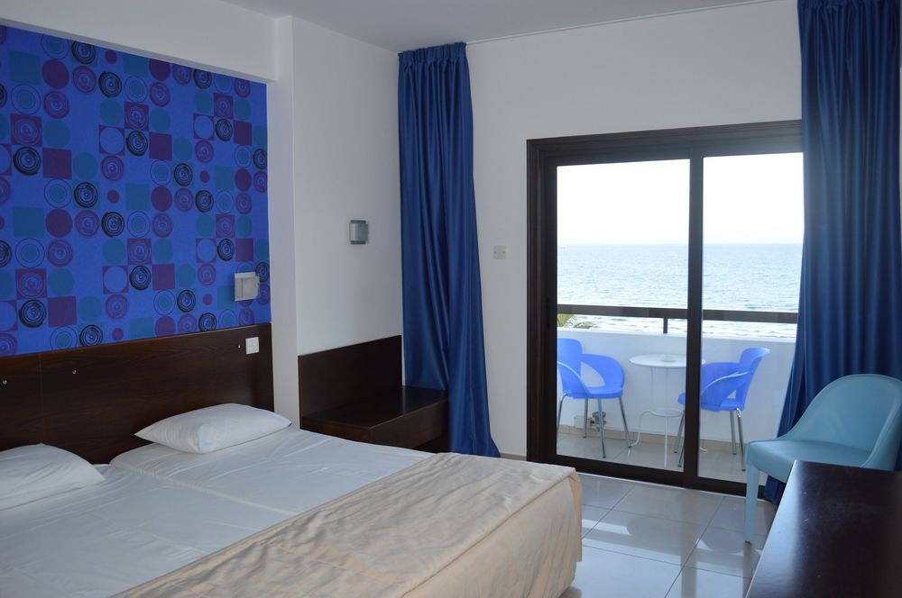 LES PALMIERS BEACH HOTEL photo 1