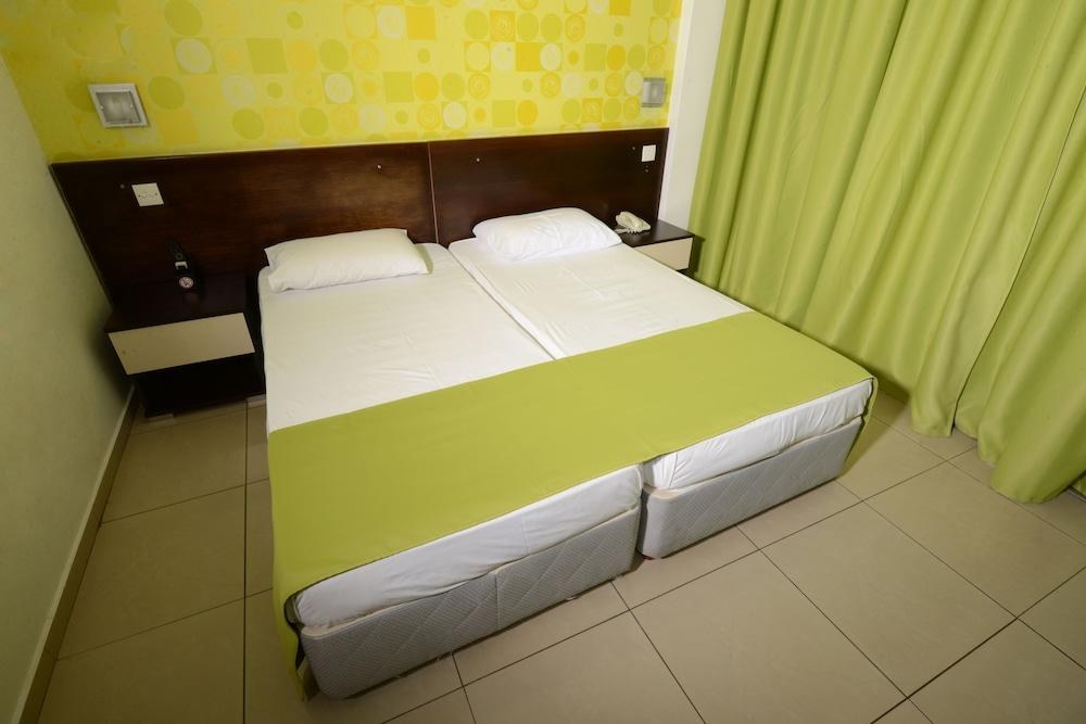 LES PALMIERS BEACH HOTEL photo 2