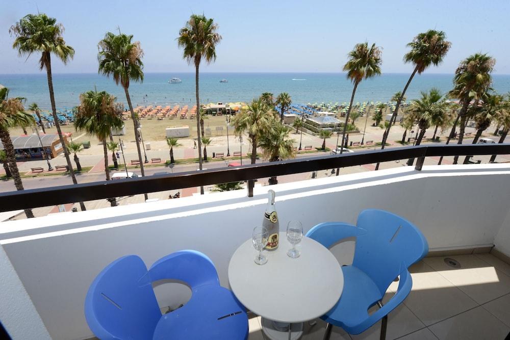 LES PALMIERS BEACH HOTEL photo 3