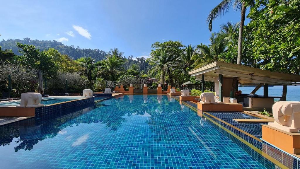 BAAN KHAOLAK BEACH RESORT