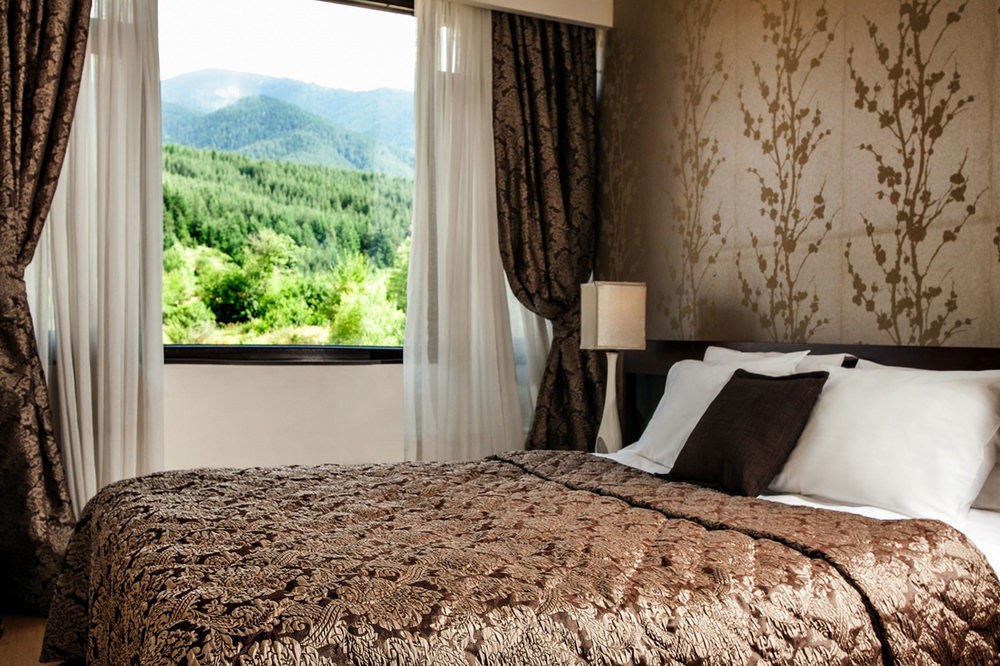 PREMIER LUXURY MOUNTAIN RESORT