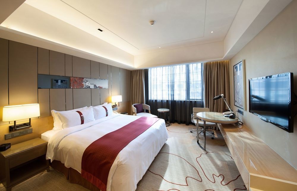 HOLIDAY INN ORIENTAL PLAZA
