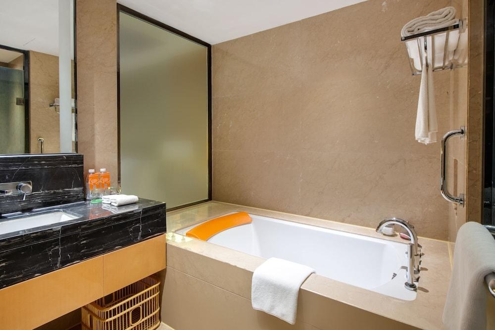 HOLIDAY INN ORIENTAL PLAZA photo 2