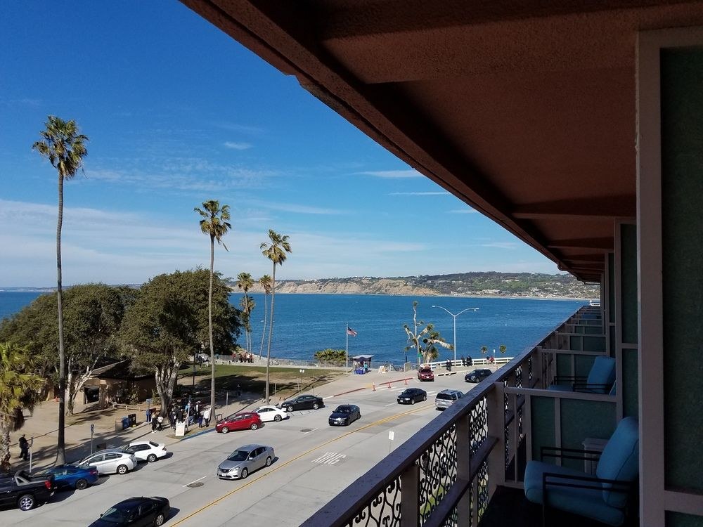 La Jolla Cove Suites photo 2