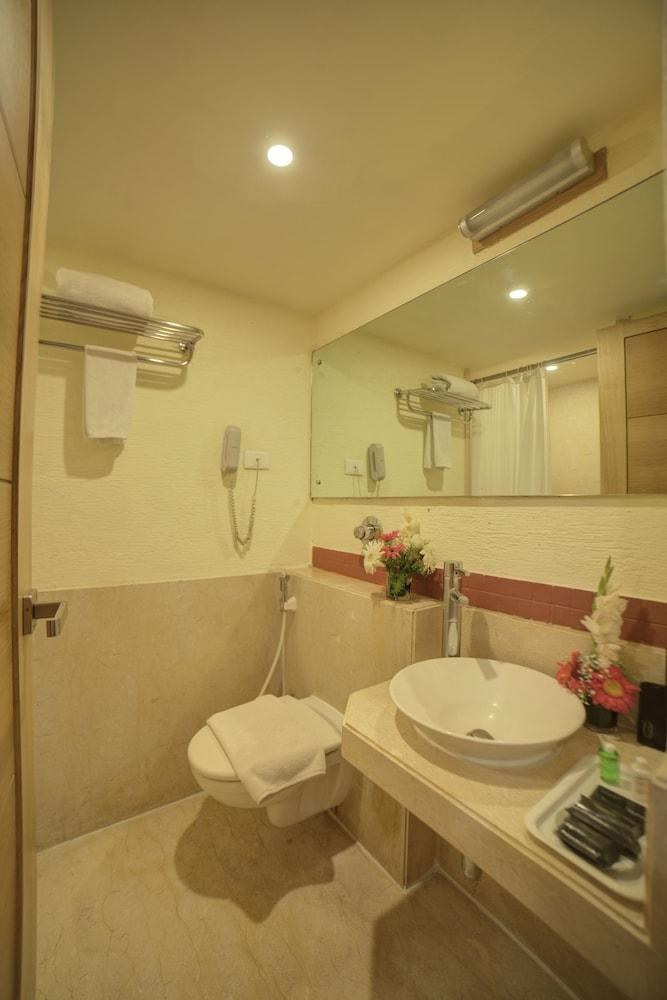 Coraltree By Goldfinch Hotels Bangalore photo 2
