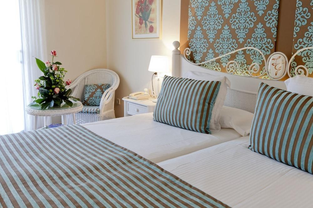 HOTEL LAGO GARDEN APARSUITES & SPA photo 2