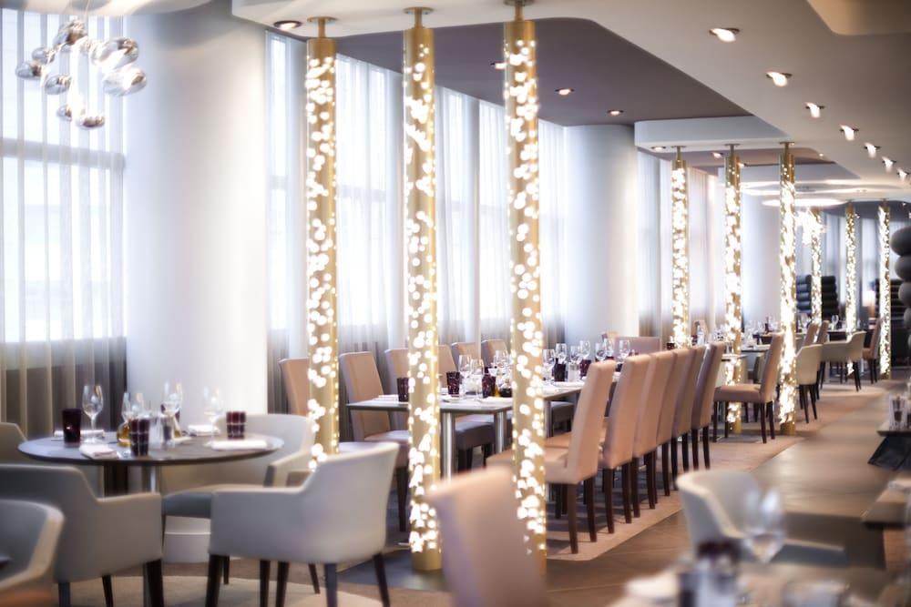 PULLMAN PARIS LA DEFENSE HOTEL photo 2