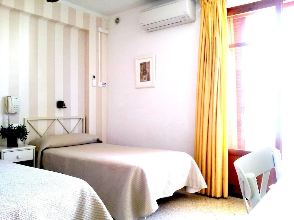 HOTEL TRAMONTANA photo 1
