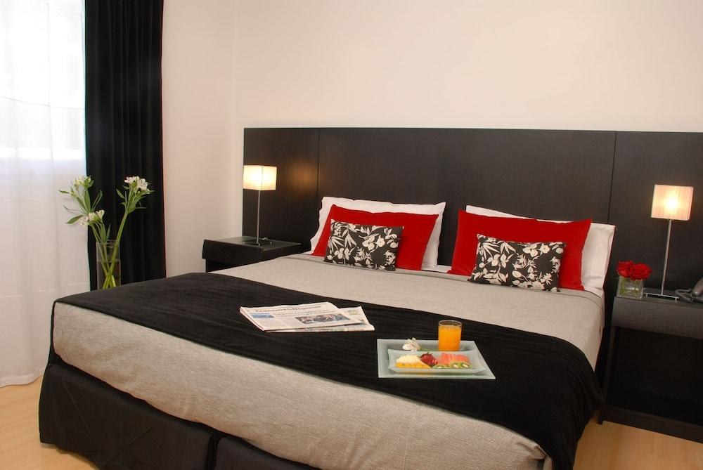 BROADWAY HOTEL AND SUITES