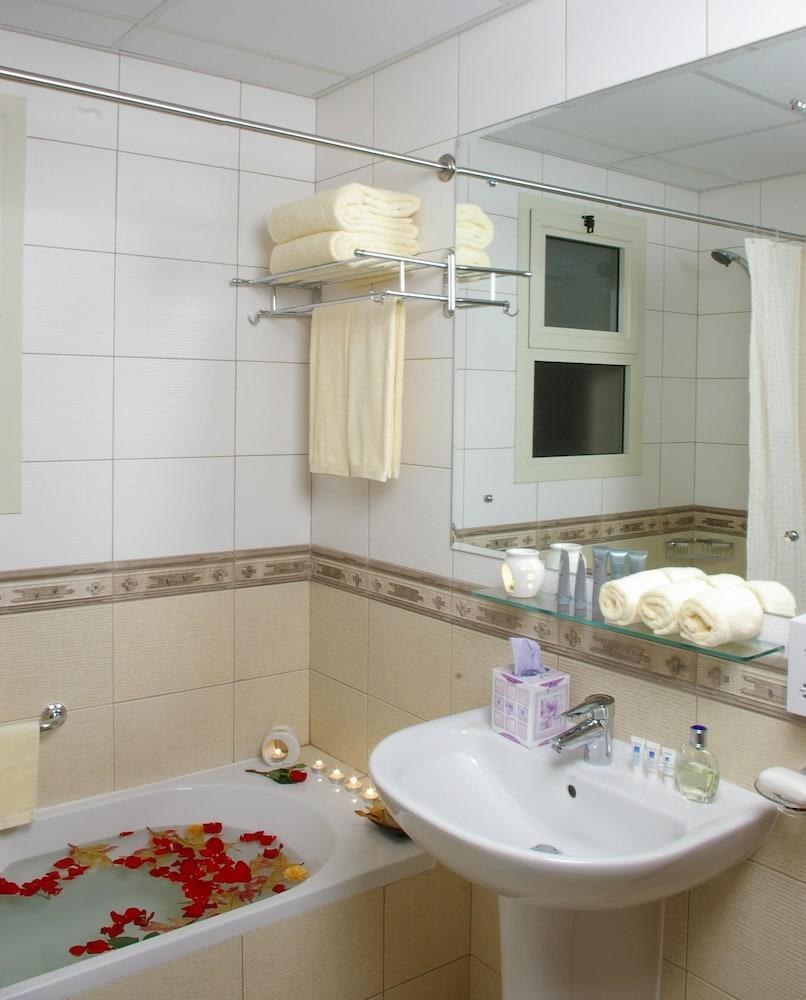 AL RAYA HOTEL APARTMENTS photo 2