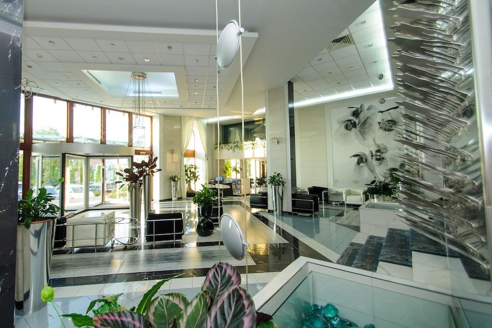 CONTINENTAL FORUM photo 4
