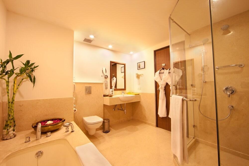Lemon Tree Hotel, Electronics City, Bengaluru photo 3
