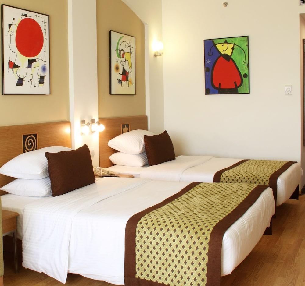 Lemon Tree Hotel, Electronics City, Bengaluru photo 4