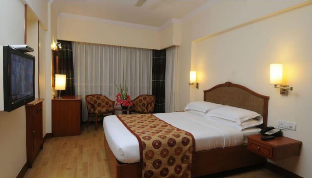 FARIYAS photo 3