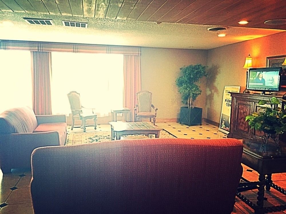 AMARILLO INN AND SUITES photo 3