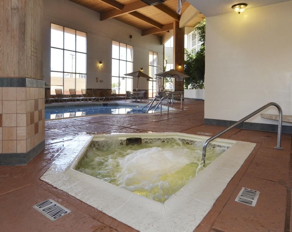 AMARILLO INN AND SUITES photo 4