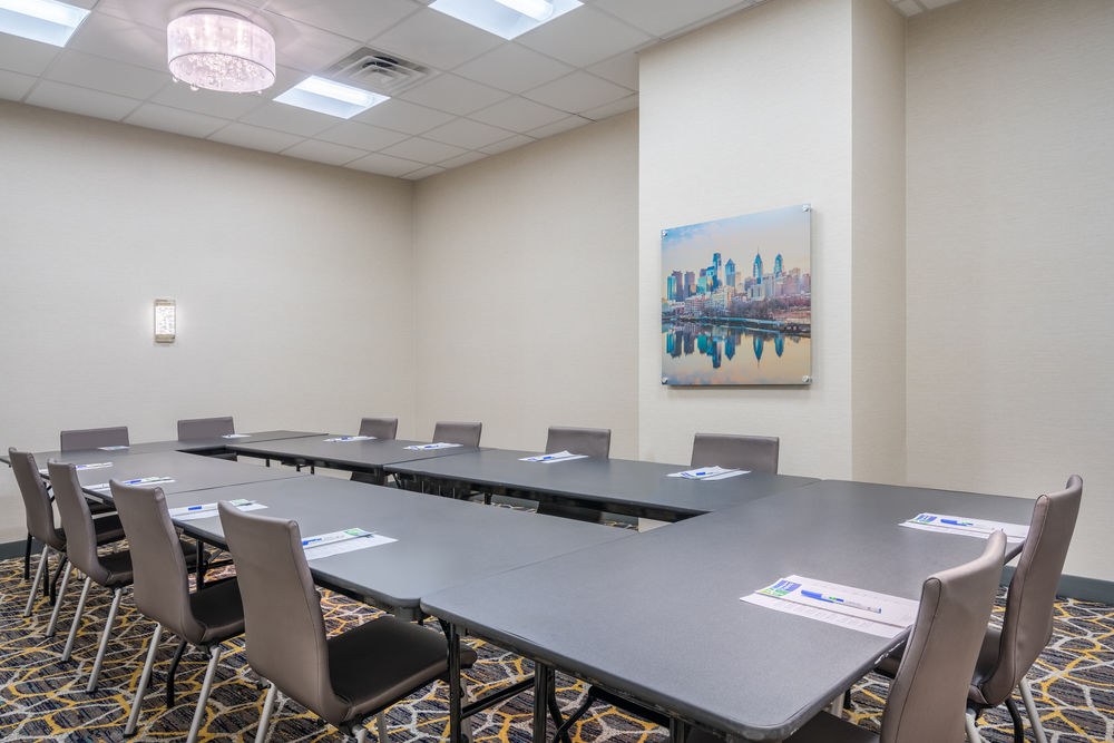 HOLIDAY INN EXPRESS MIDTOWN photo 1