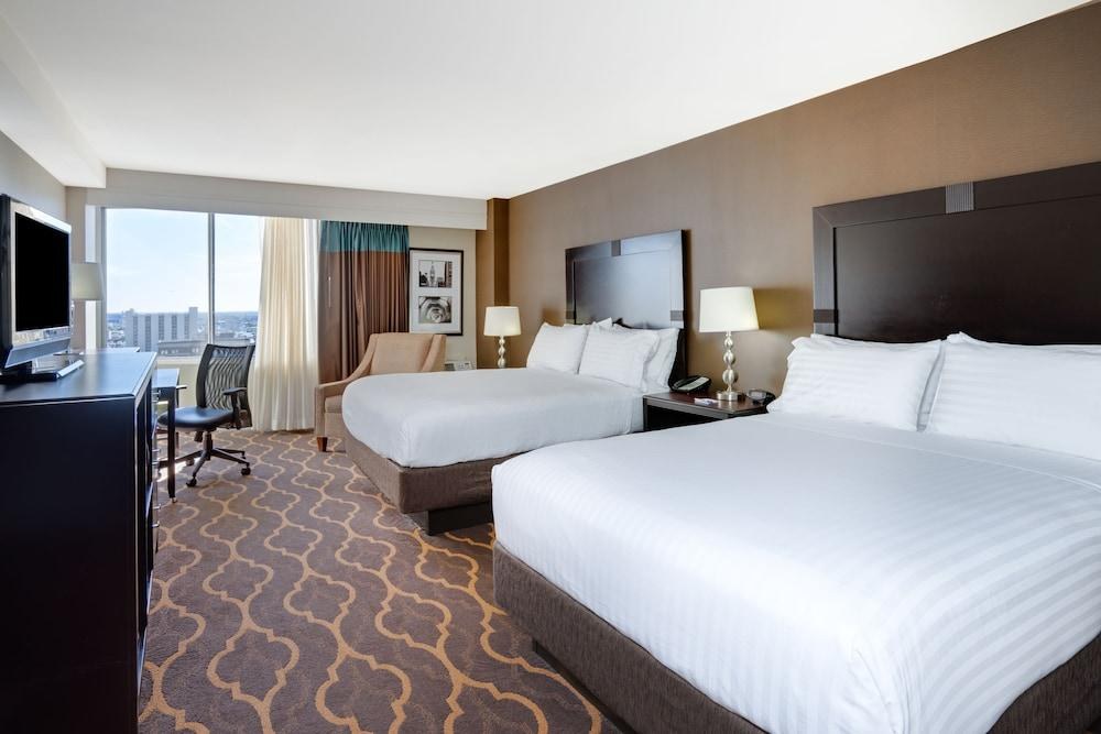 HOLIDAY INN EXPRESS MIDTOWN photo 2