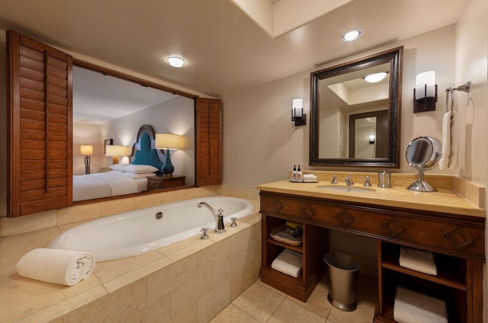 ROYAL PALMS RESORT & SPA photo 2