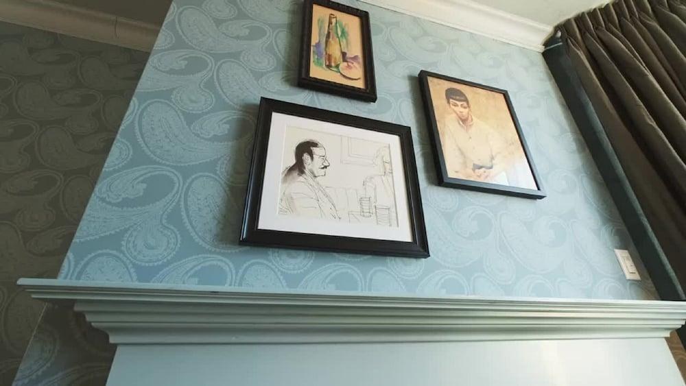 CARRIAGE INN photo 2