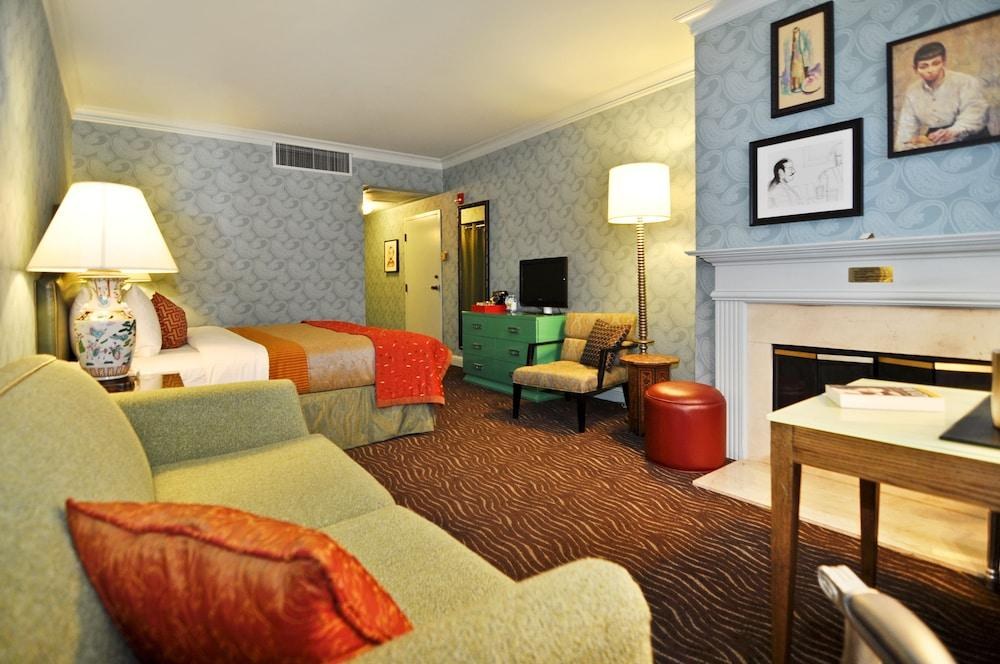 CARRIAGE INN photo 3
