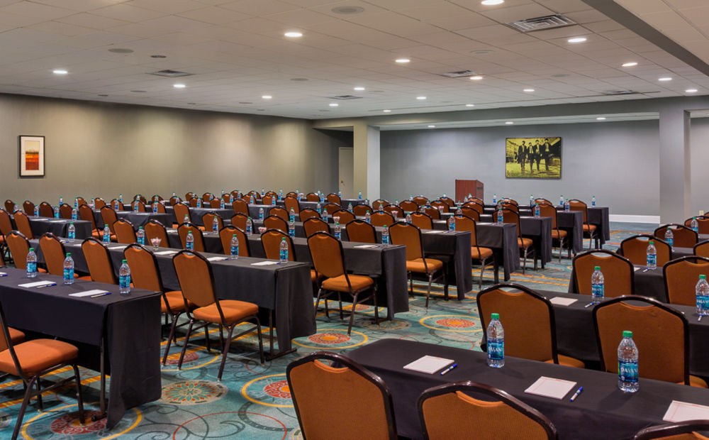 HOLIDAY INN EXPRESS NASHVILLE DOWNTOWN CONFERENCE CENTER