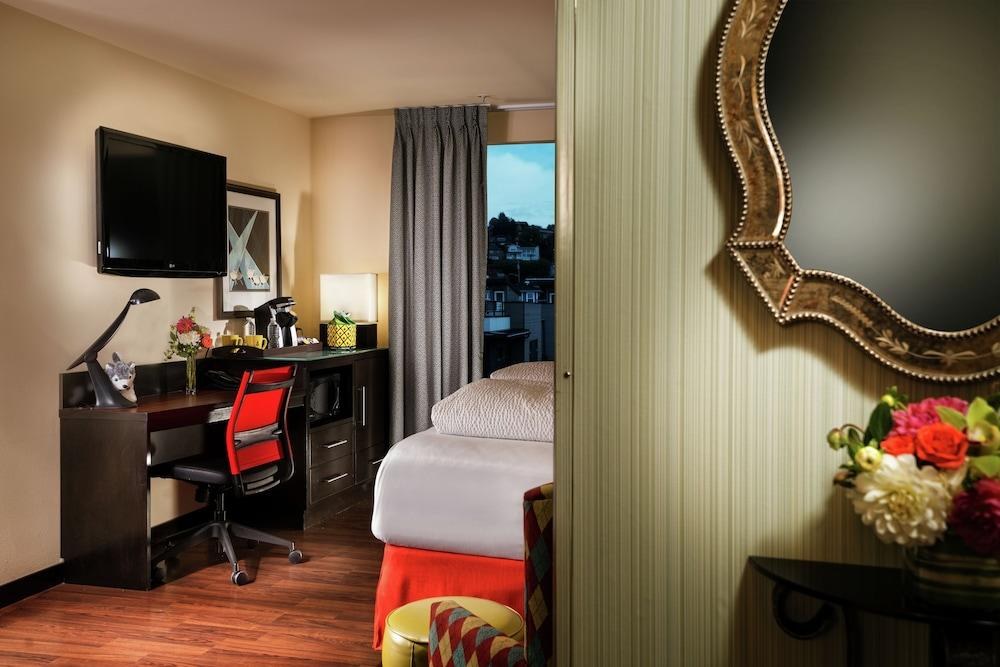 MAXWELL HOTEL photo 2