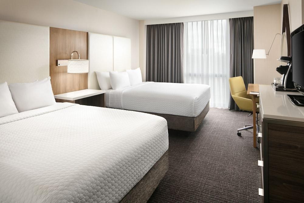 CROWNE PLAZA DALLAS MARKET CENTER photo 3