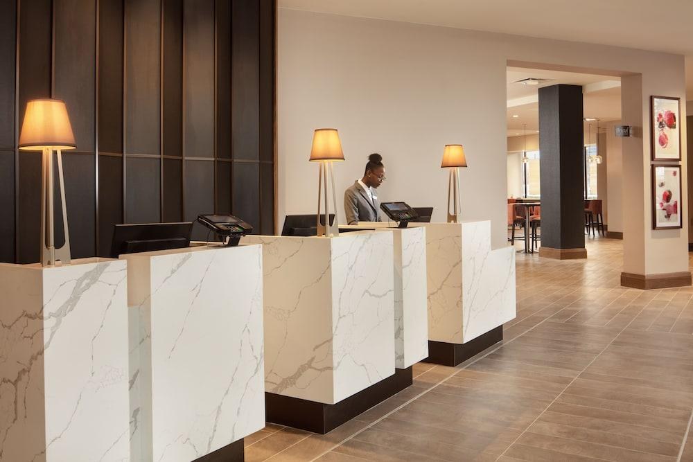 CROWNE PLAZA DALLAS MARKET CENTER photo 4