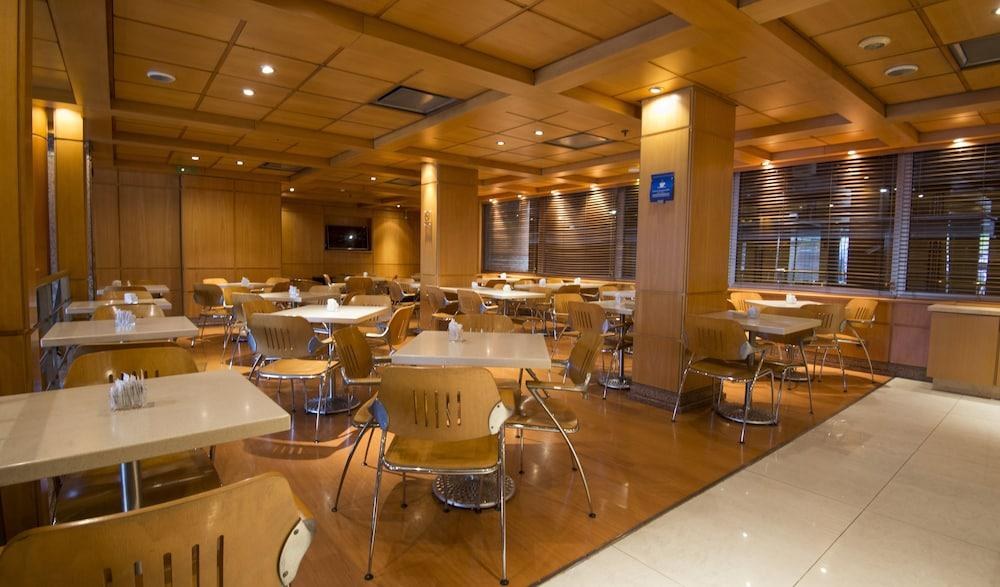 HOLIDAY INN PUERTO MADERO photo 2