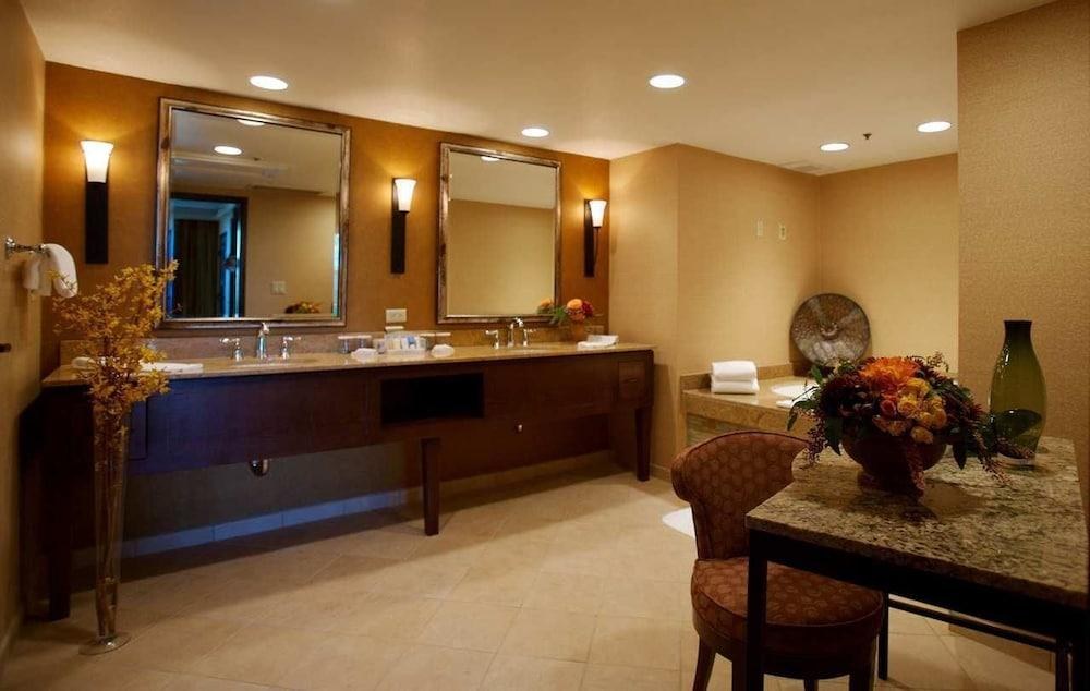 DoubleTree by Hilton Seattle Airport photo 2