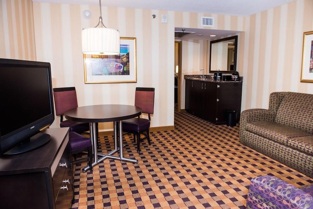 Embassy Suites by Hilton Minneapolis Airport photo 2