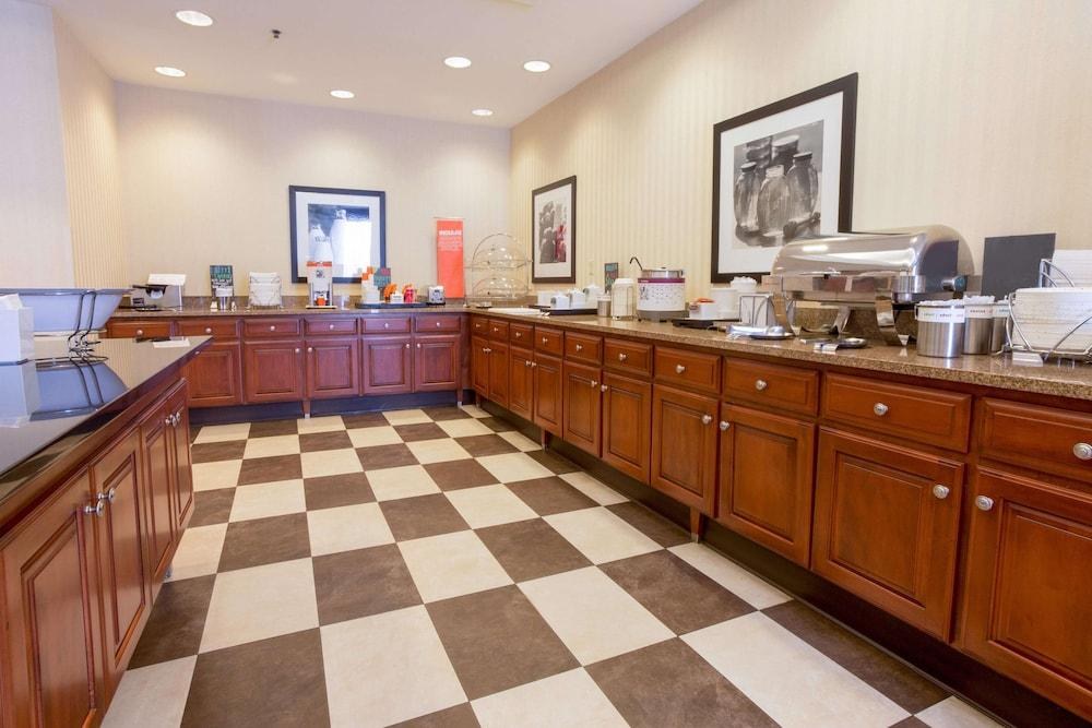 Hampton Inn St. Louis-Airport photo 3