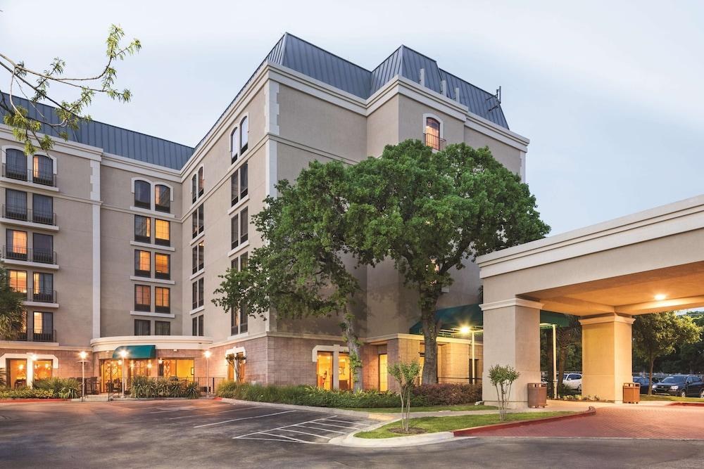 DoubleTree by Hilton Austin-University Area photo 2