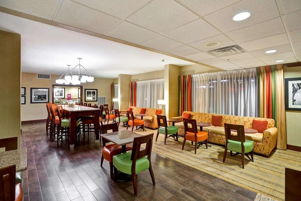 Hampton Inn Morgantown photo 2