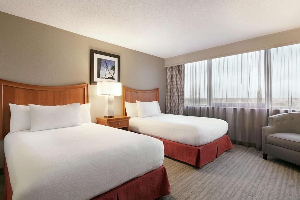 Embassy Suites by Hilton Orlando International Dr ICON Park photo 2