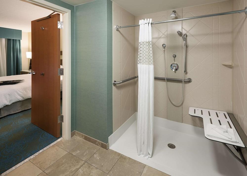 Hampton Inn & Suites St. Louis at Forest Park photo 2