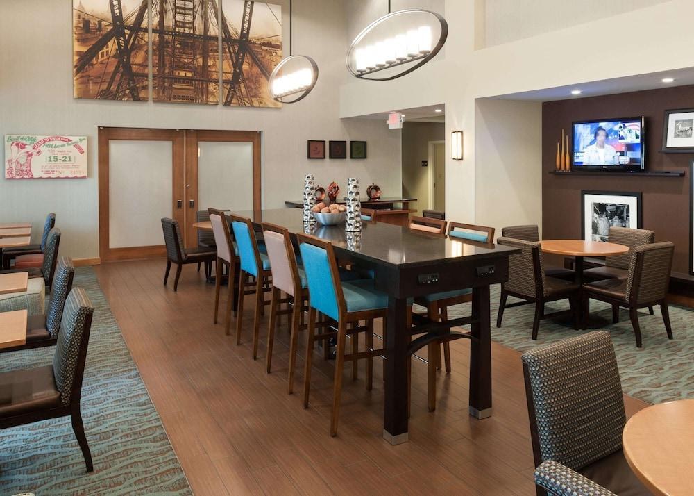 Hampton Inn & Suites St. Louis at Forest Park photo 3
