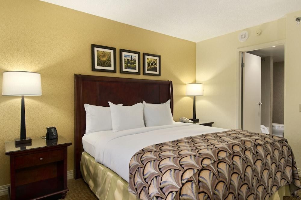 Embassy Suites by Hilton Phoenix Downtown North photo 4