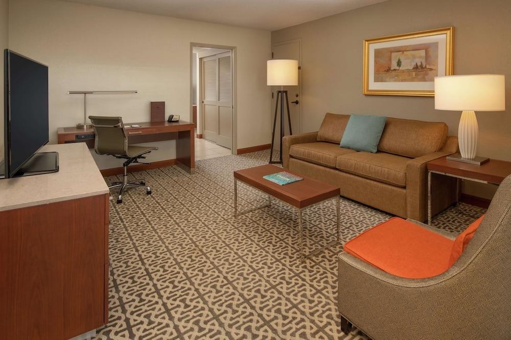 DoubleTree Suites by Hilton Seattle Airport - Southcenter photo 2