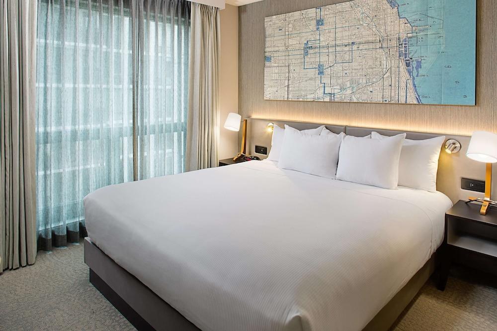 Hilton Chicago/Magnificent Mile Suites photo 2