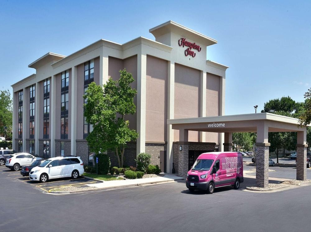 Hampton Inn Des Moines-Airport photo 2