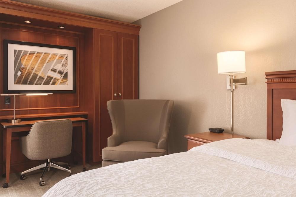 Hampton Inn Des Moines-Airport photo 4